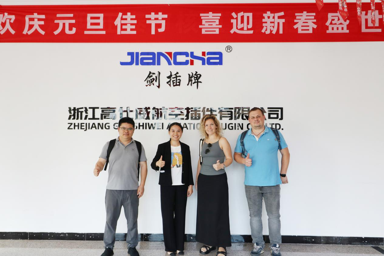 17 октября 2024 года российские клиенты пришли, чтобы осмотреть фабрику и получить новую главу в круговом соединительном сотрудничестве